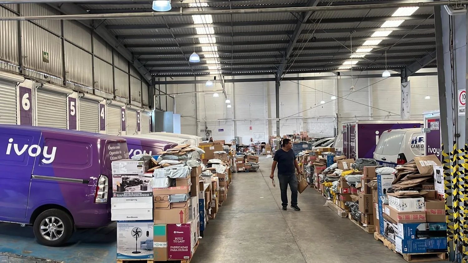 Dentro de la bodega de iVoy, junio de 2023.