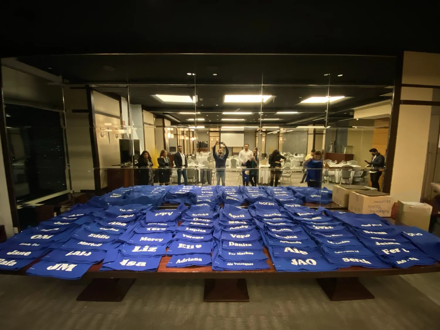 Jerseys personalizados del equipo en nuestra reunión de fin de año 2021.
