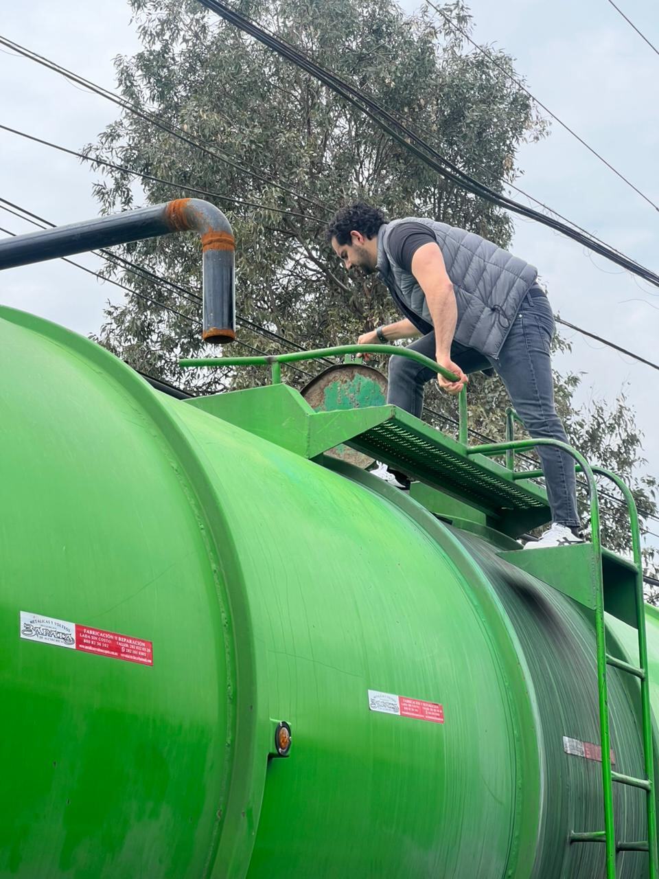 Learning about treated water at a Rotoplas Group treatment plant in Puebla.
